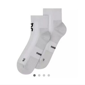 SALE! NWT On Running Core Run Sock Mid 2p